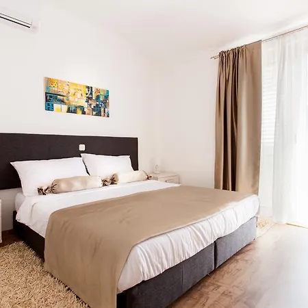 Roza Villa *