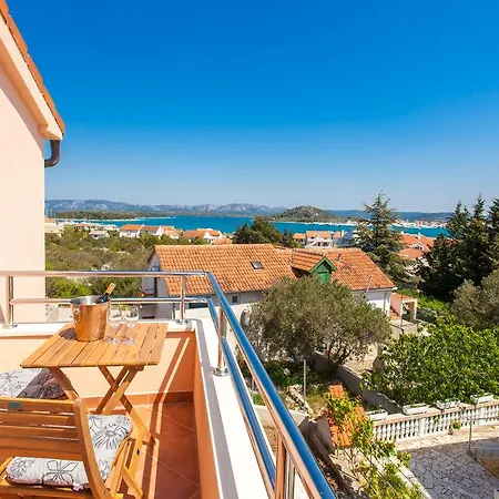 Roza Villa *