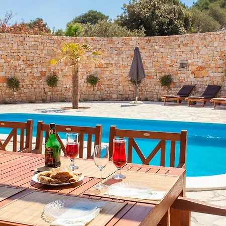 Roza Villa *